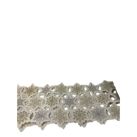 Snowflake table runner white gold silver 12x24x2 nwot‎ - Picture 7 of 7